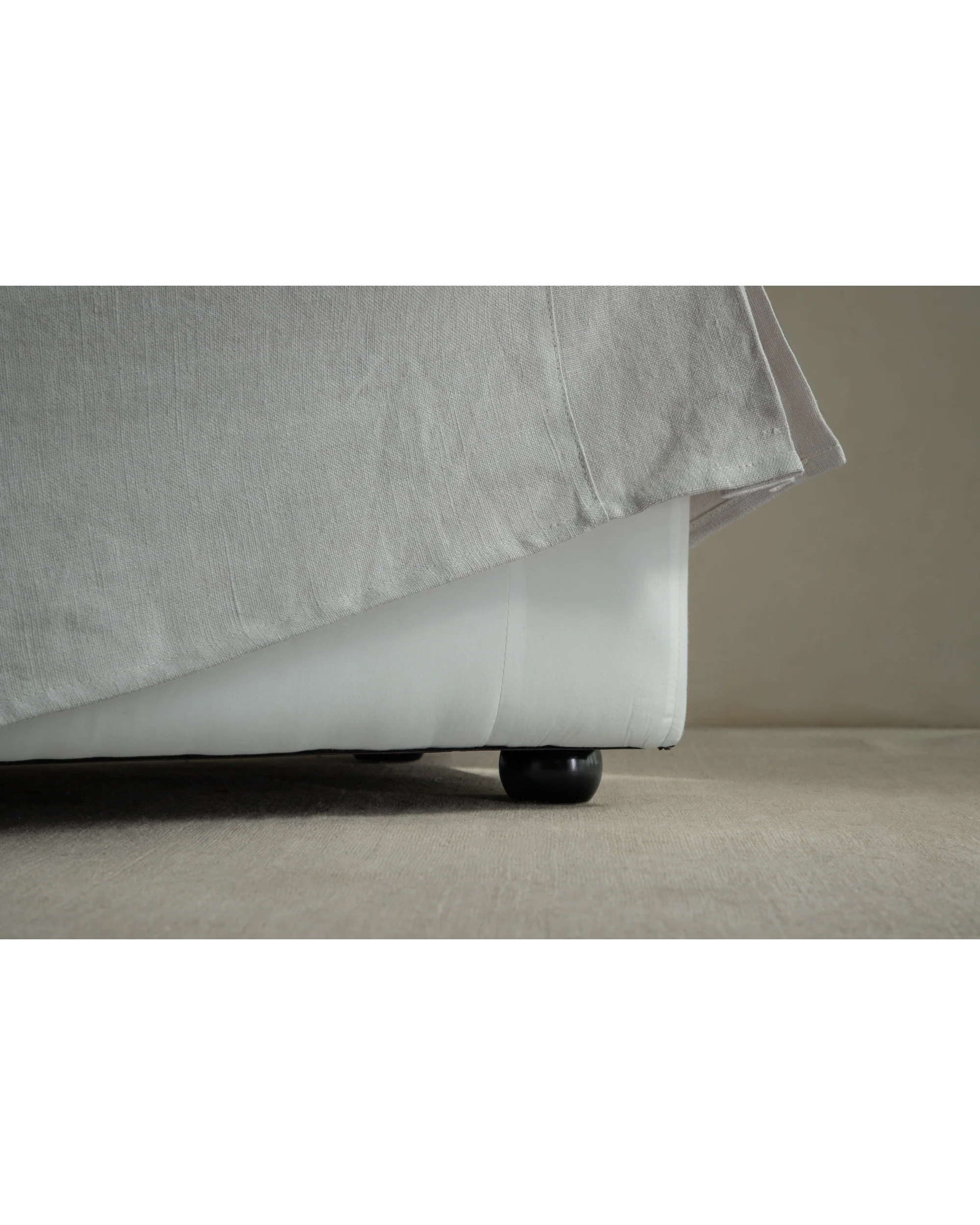 Alina Bench - Image 14