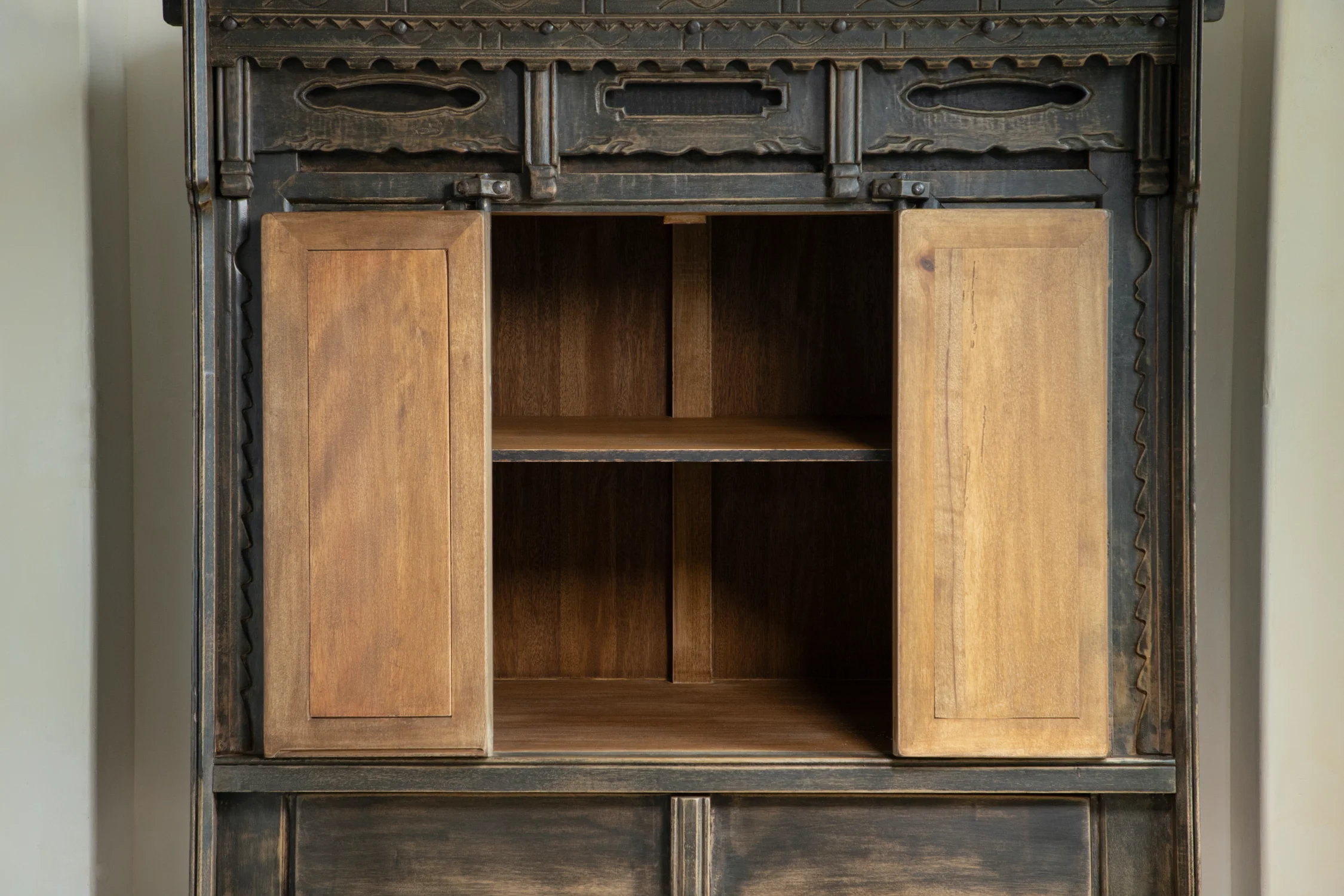 Chinese Cabinet - Image 13