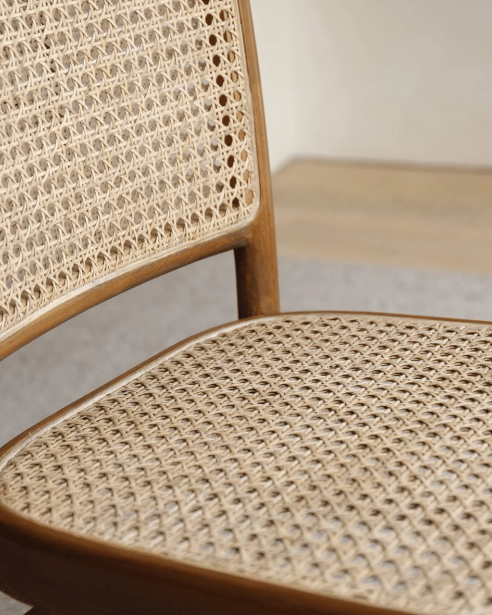 NO.811 Chair - Image 10