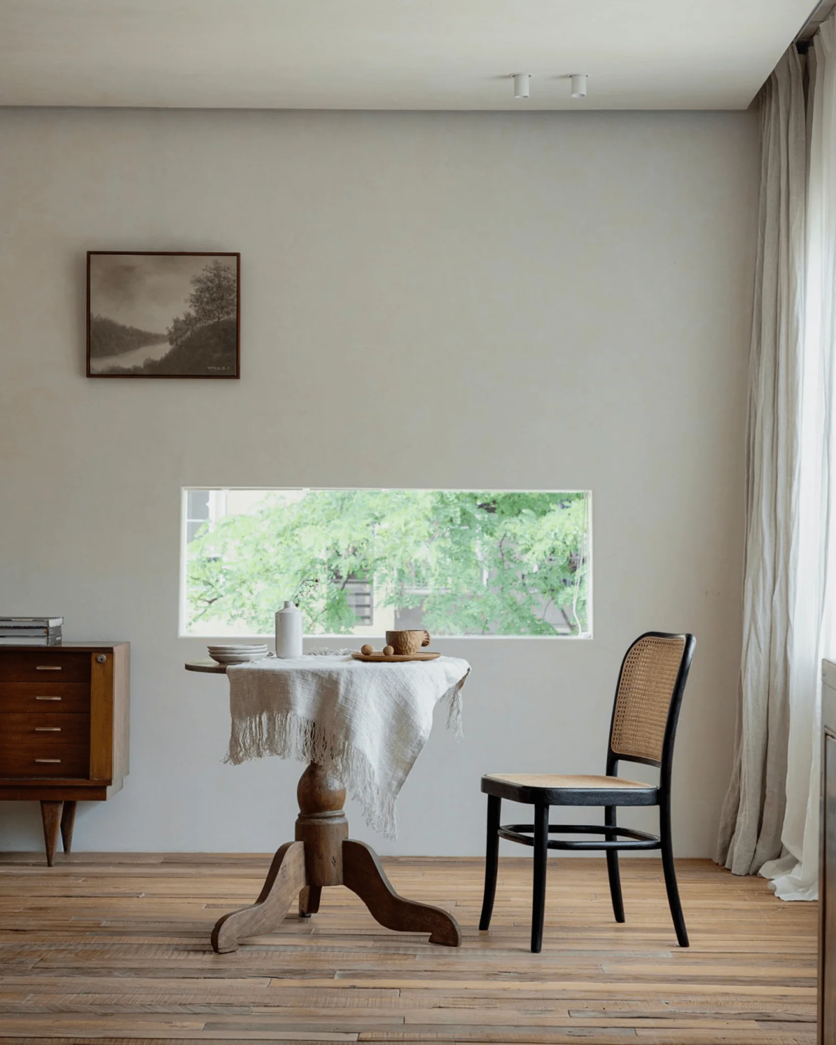 NO.811 Chair - Image 4