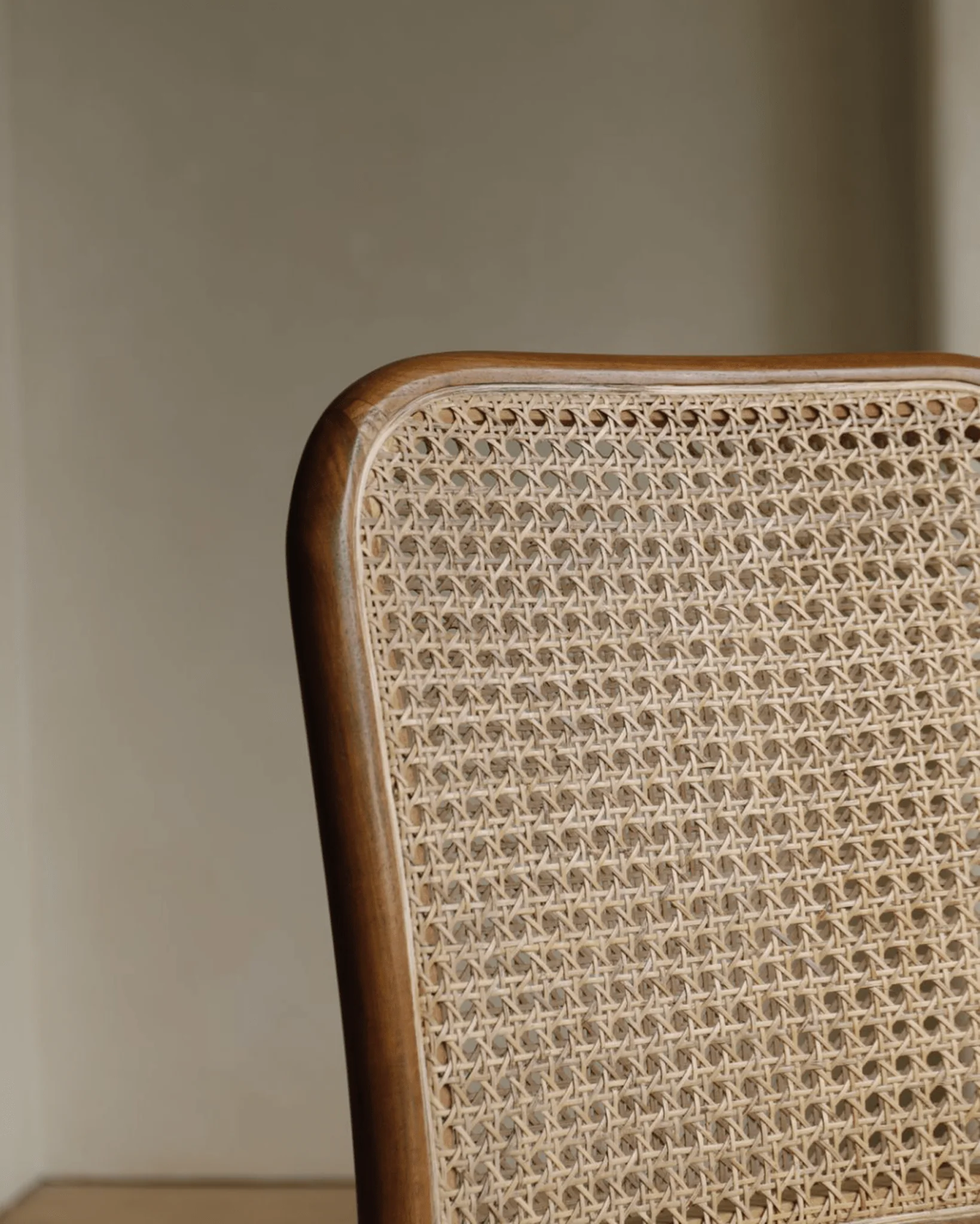 NO.811 Chair - Image 7